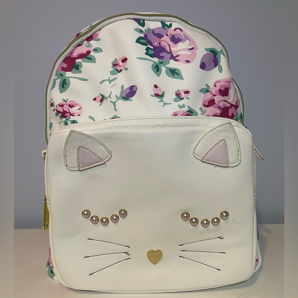Perfect condition Betsey Johnson girls/women’s faux leather backpack. - Picture 2 of 8